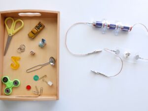 Circuito-Electrico-Experimento-materiales-conductores4